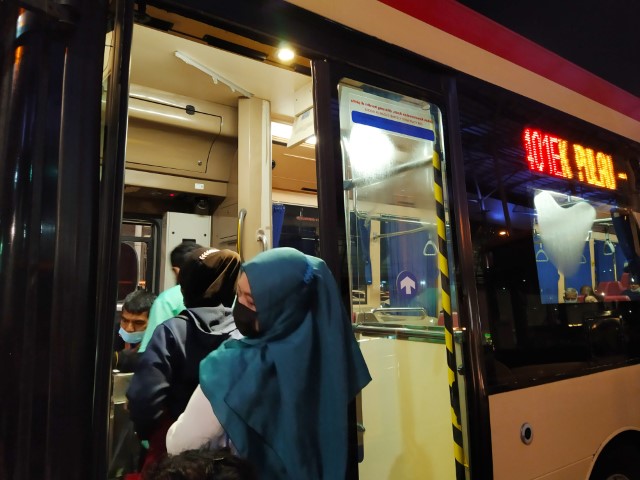 Boarding bus 401E from Penang Airport to George Town (2.70RM)