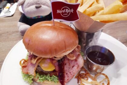 "Massage and Feast" Package Hard Rock Cafe Penang - Cheeseburger