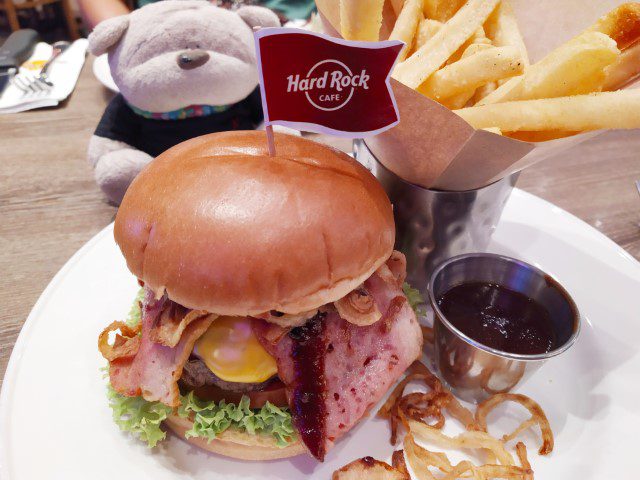 "Massage and Feast" Package Hard Rock Cafe Penang - Cheeseburger