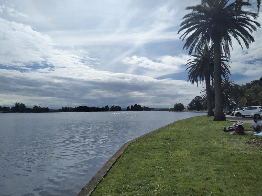 Strolling around Lake Rotoroa (Hamilton Lake), Hamilton New Zealand