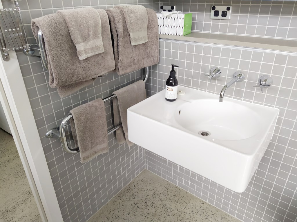 Devonport Airbnb - Clean Bathroom with Towels