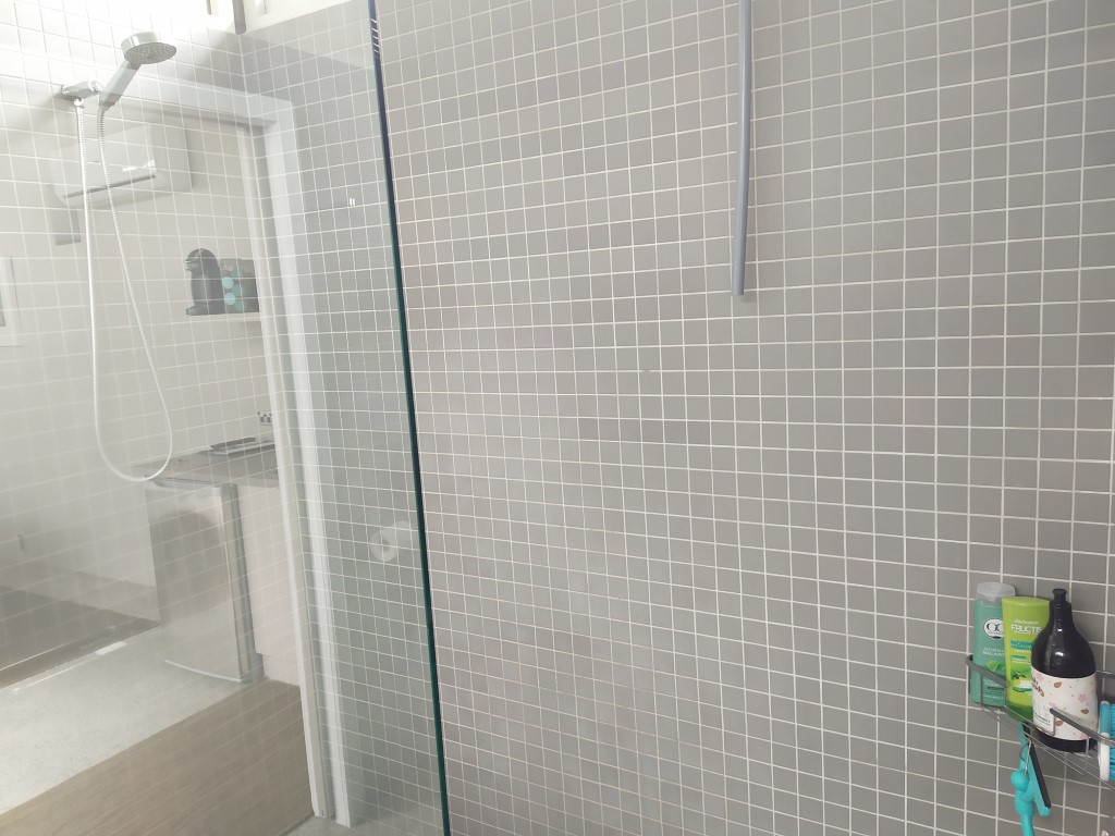 Devonport Airbnb - Clean and Beautiful Shower