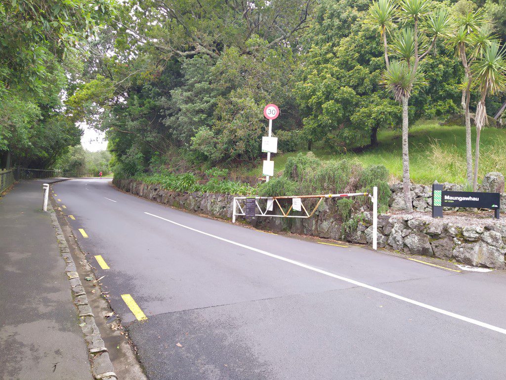 Stroll up to Mount Eden Auckland (Maungawhau)