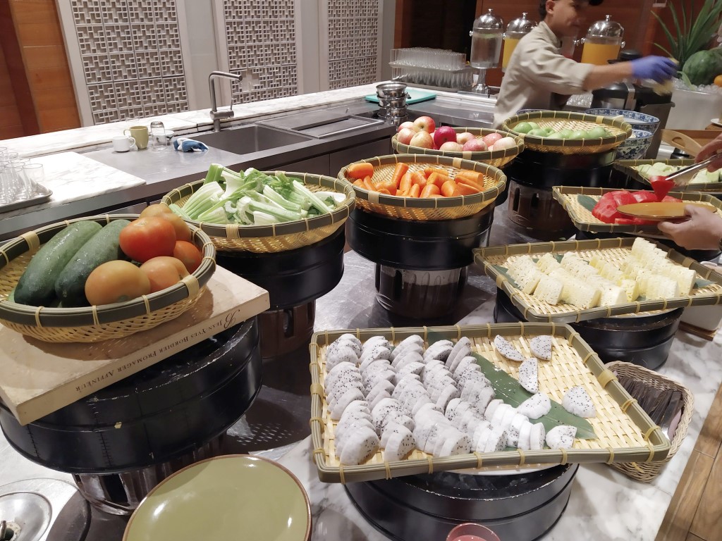 DoubleTree Hilton Johor Bahru Makan Kitchen Breakfast Review - Fruits