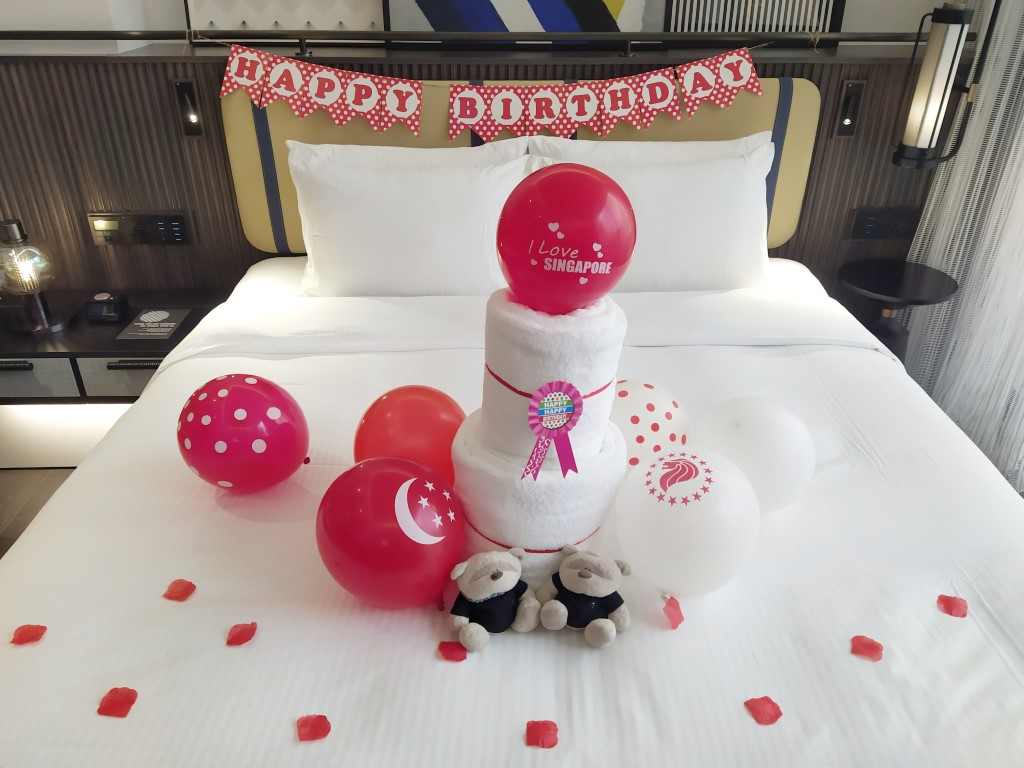King-size bed in Club Residence Room of Pullman Singapore Orchard with Birthday Decorations for Kate