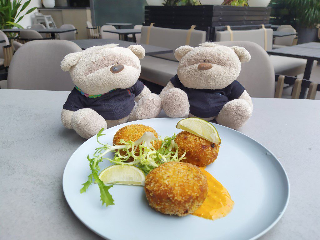 P.S.O Beach Club Pullman Singapore Orchard Eden Crab Cakes ($26)