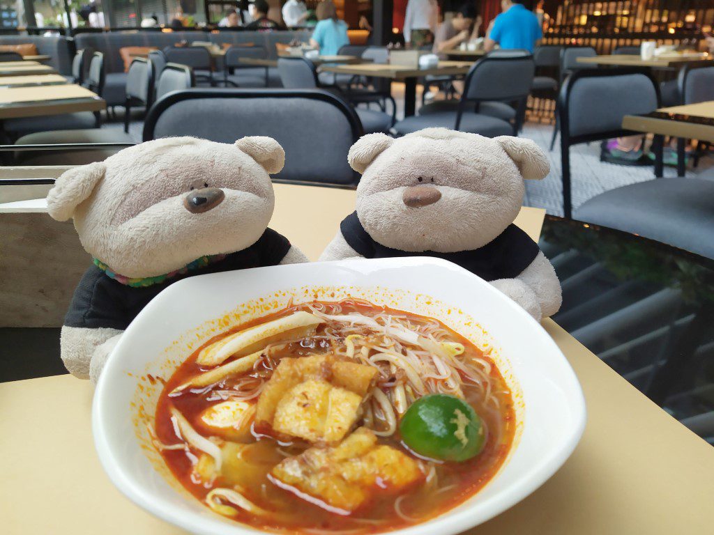 2bearbear having mee siam for breakfast at Eden Restaurant Pullman Singapore Orchard Staycation Review