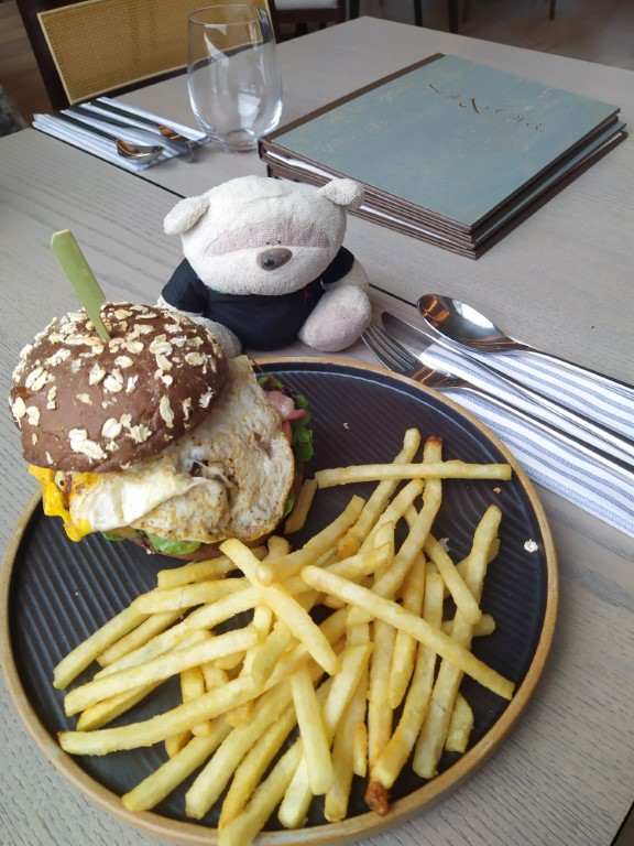 Sol & Ora Brunch Burger ($38) Outpost Hotel Sentosa Staycation Review