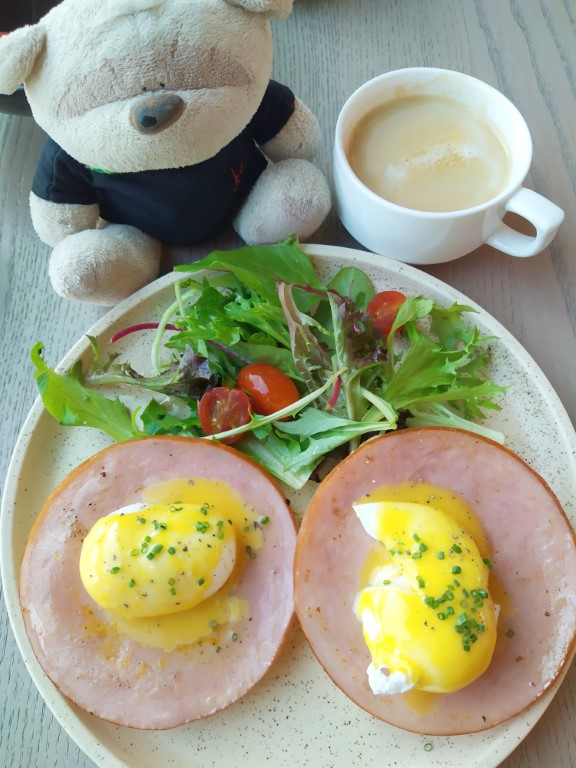 2bearbear at Breakfast at Outpost Hotel Sentosa (Sol & Ora) - Toasted Bagel Eggs Benedict