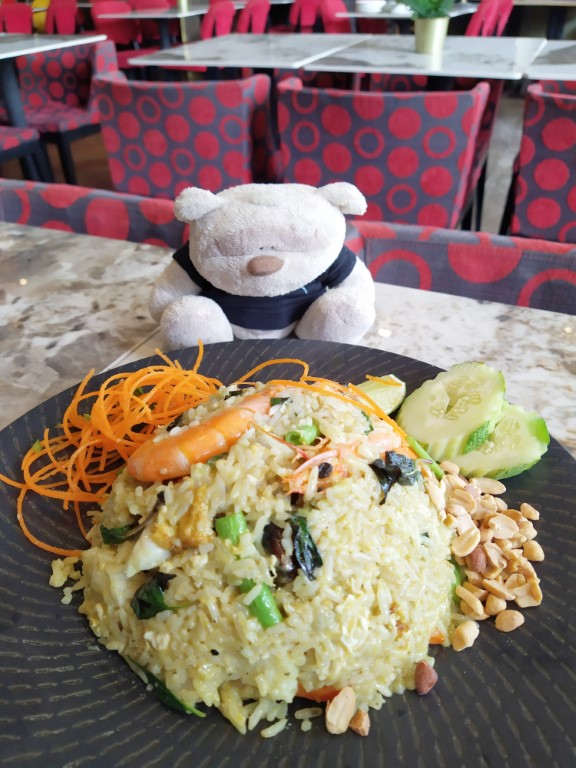 Gin Khao Bistro, Quayside Isle Sentosa - Green Curry Fried Rice with seafood ($15.80)