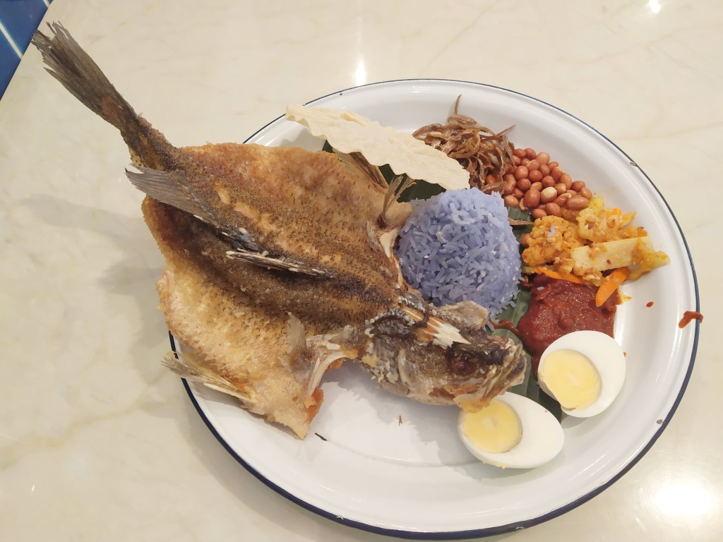 The White Tiffin Review: Nasi Lemak with Whole Fried Seabass
