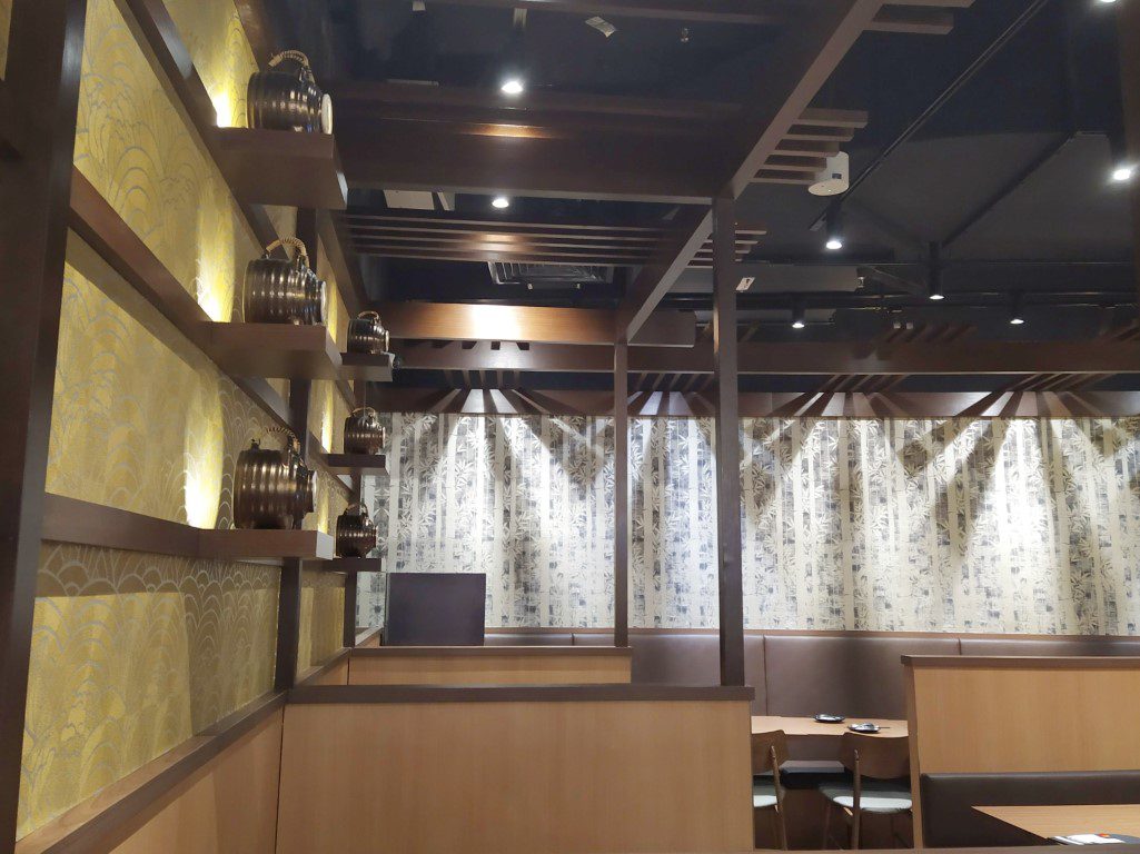 Ambience Inside Aburi-En Causeway Point