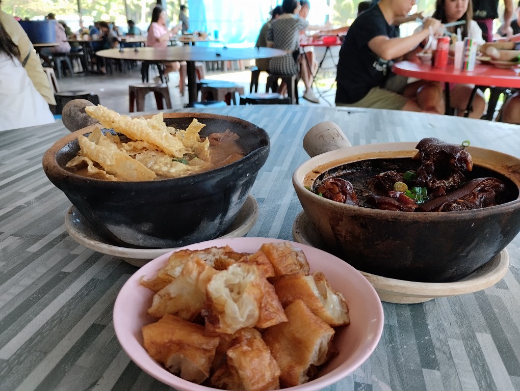 What We had at Kiang Kee Bak Kut Teh (强记肉骨茶)  - Bak Kut Teh, Braised Pork Knuckle and Fried You Tiao