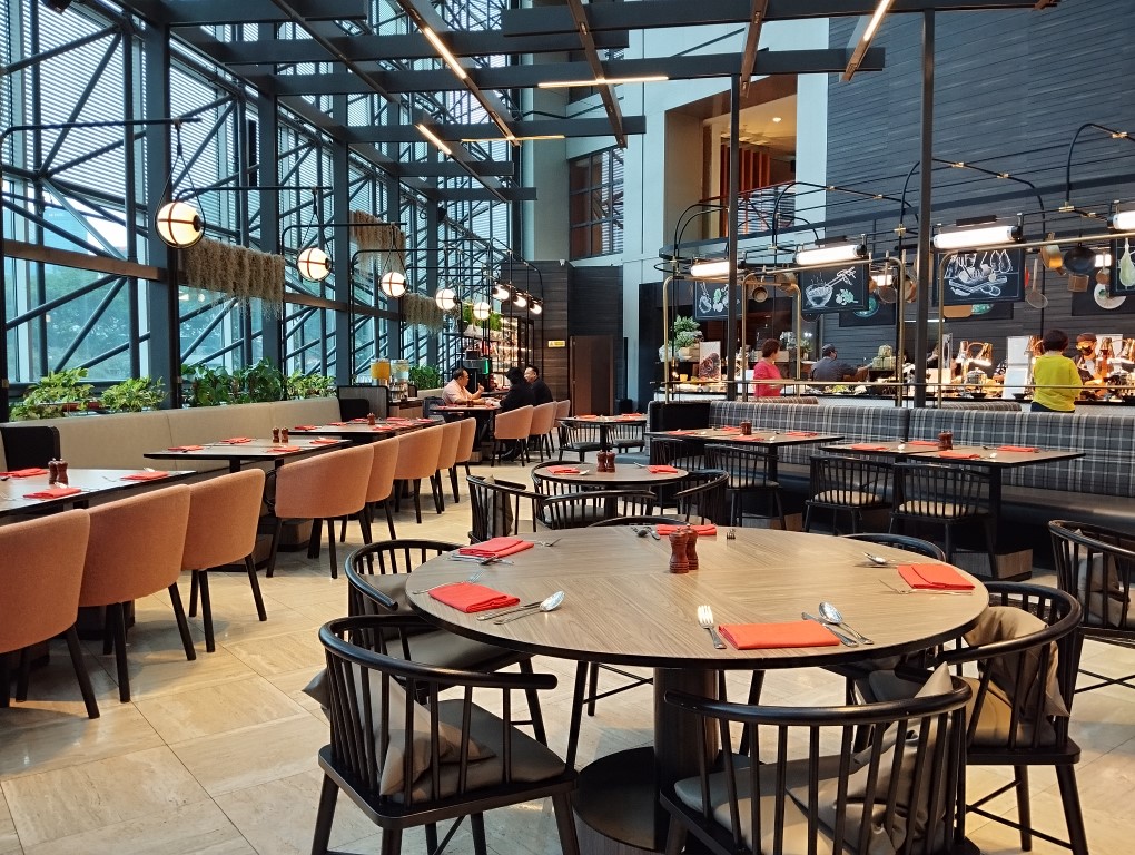 Patrons are located away from food lines at Clove Restaurant Swissotel The Stamford