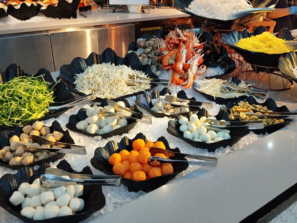 DIY STATION Seafood Laksa at Clove Restaurant Swissotel The Stamford
