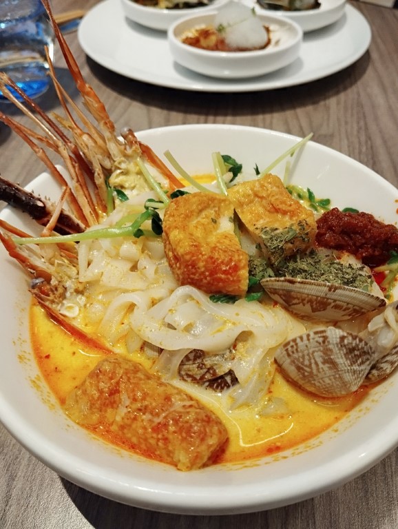 King prawn laksa with mussels at Clove Buffet Swissotel The Stamford