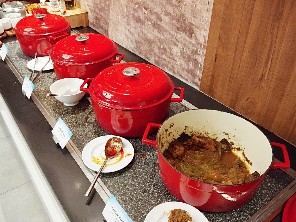 Travel Club Lounge KLIA Terminal 2 (Sector 6 Satellite Building) Review - Chicken Rendang