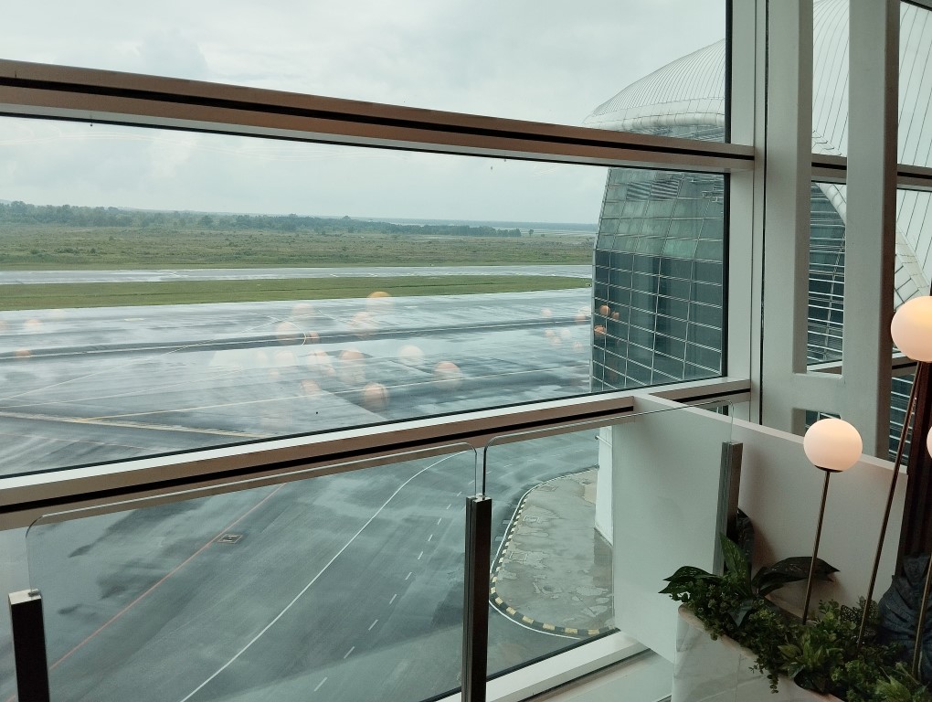 View of the runway from Travel Club Lounge KLIA Terminal 2 (next to Sama Sama Hotel)