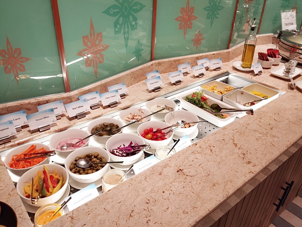 Travel Club Lounge KLIA Terminal 2 Gate L8 Review - Salads and condiments