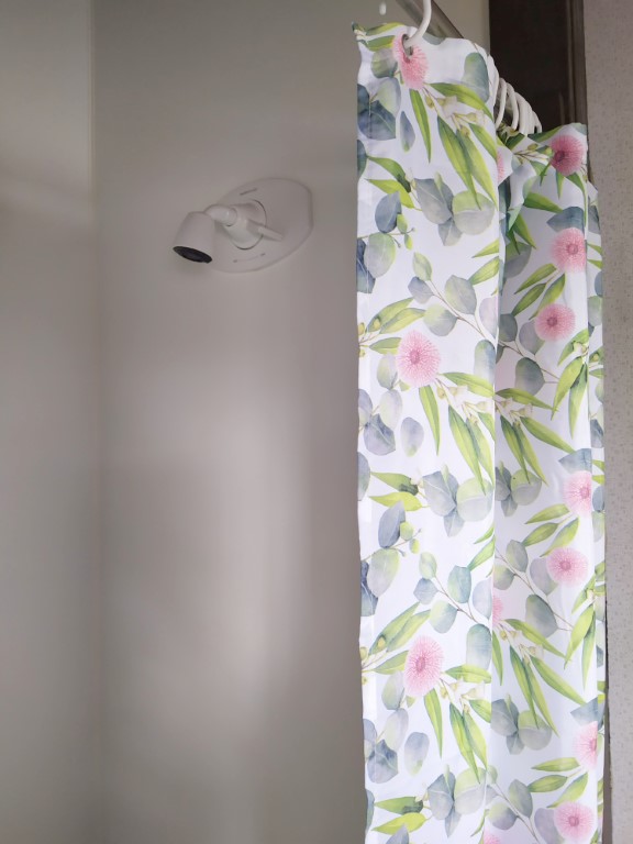 Skotel Alpine Resort Standard Queen Room Review - Attached Shower