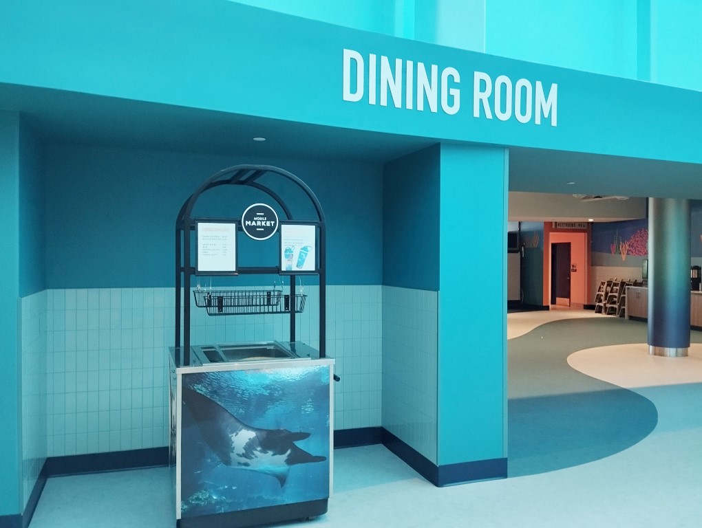 Dining area at Coastline Cafe Georgia Aquarium
