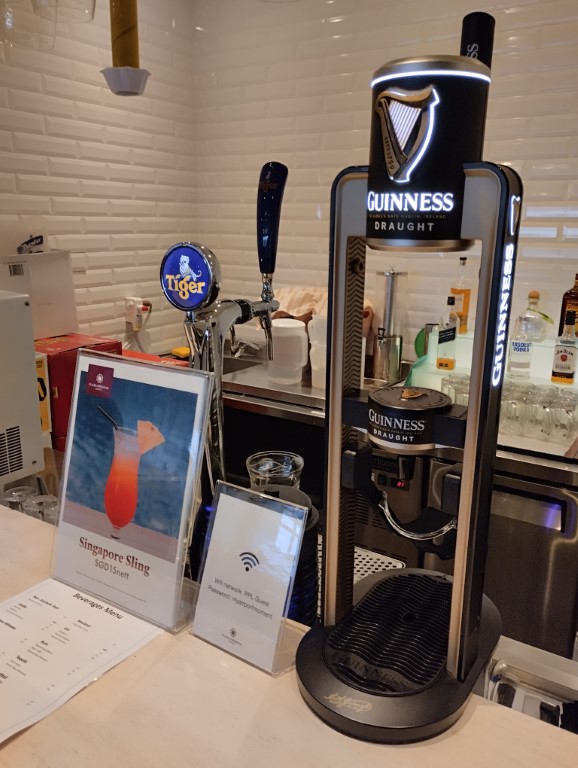 Plaza Premium Lounge Changi Airport T1 Bar and Alcoholic Drinks Selection