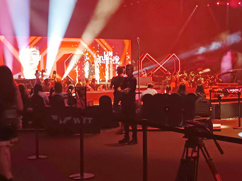 Singapore Smash 2025 Infinity Arena - Lin Yun-Ju entering the arena with sparkles on the side